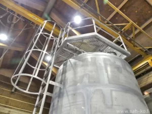 Alasintien teollisuusputkisto- ja säiliöyksikössämme ruostumattomasta teräksestä valmistamamme säiliö