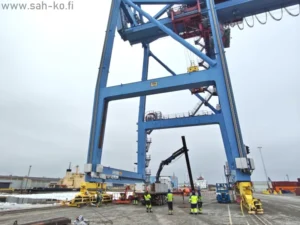 Satamanosturin kunnostustyö